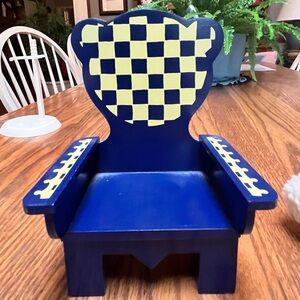 Muffy Vanderbear checkmates chair
